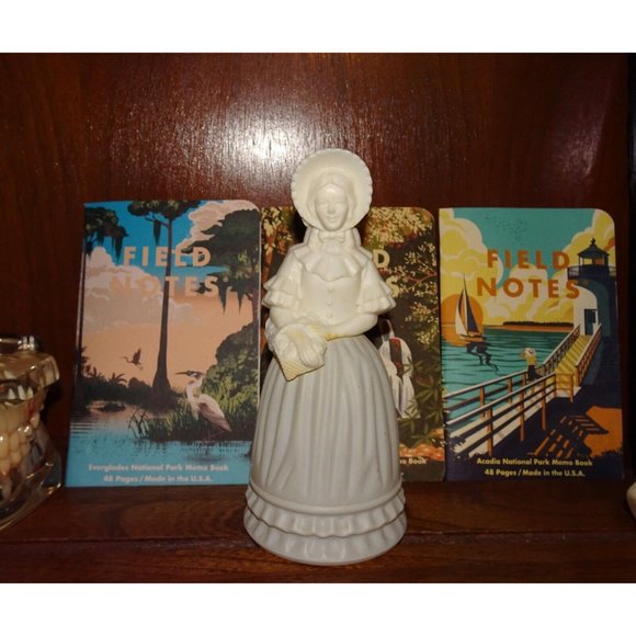 Vintage Avon Fashion Figurine Victorian Bird of Paradise Cologne Bottle empty - Picture 12 of 13